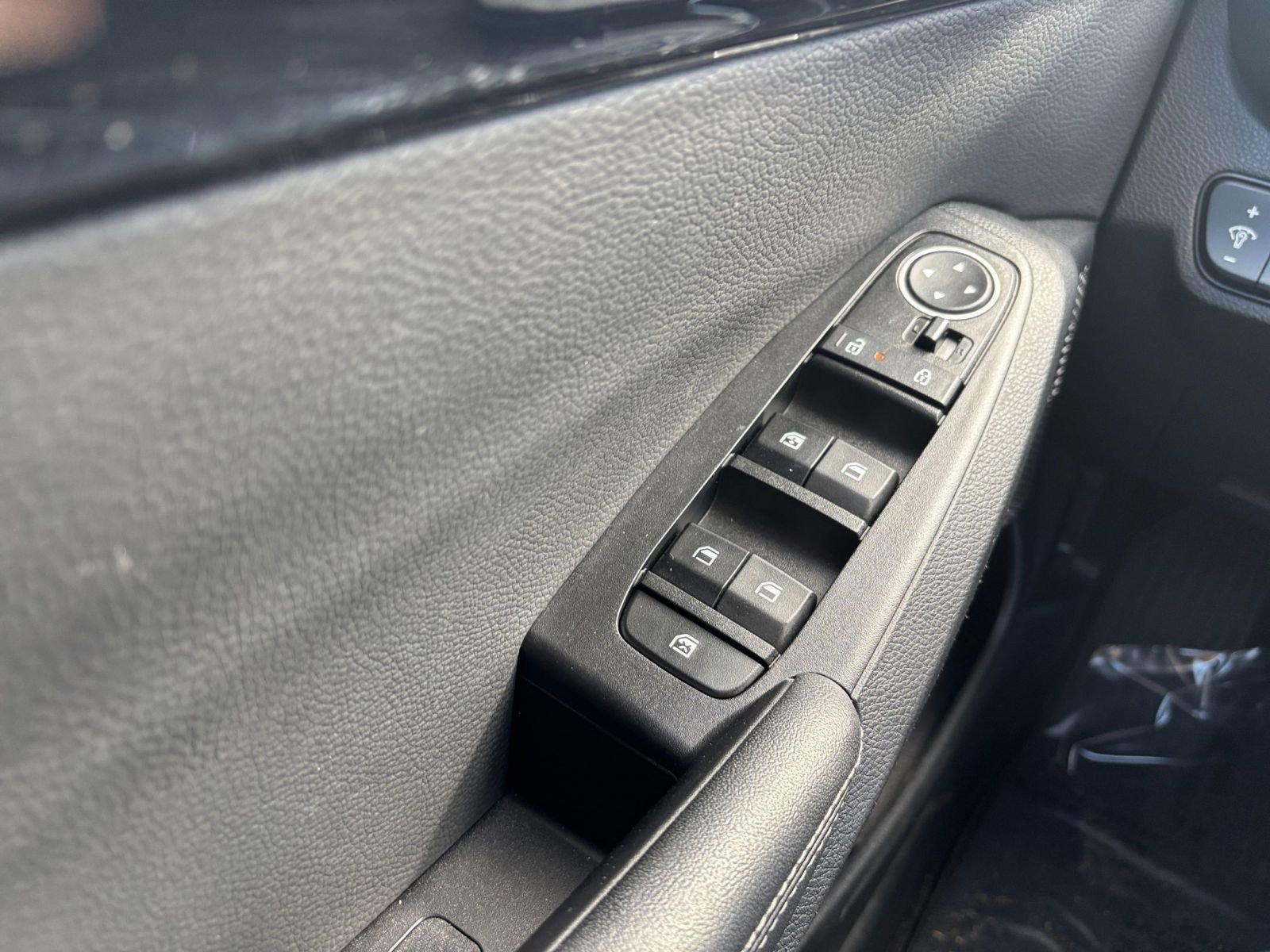 Used 2025 Kia Seltos S image 18