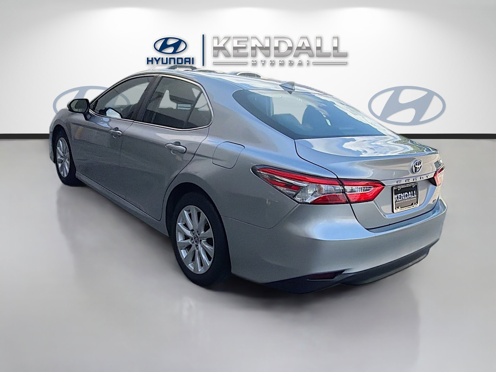 Used 2020 Toyota Camry LE FWD image 4