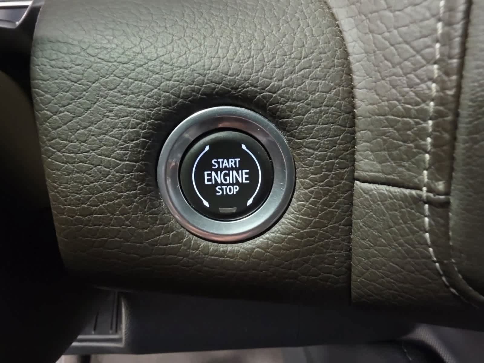 Used 2023 GMC Yukon XL Denali AWD/4WD image 26