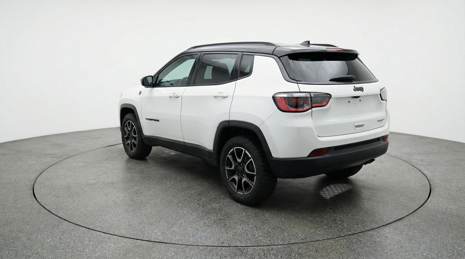 Used 2025 Jeep Compass Trailhawk image 6