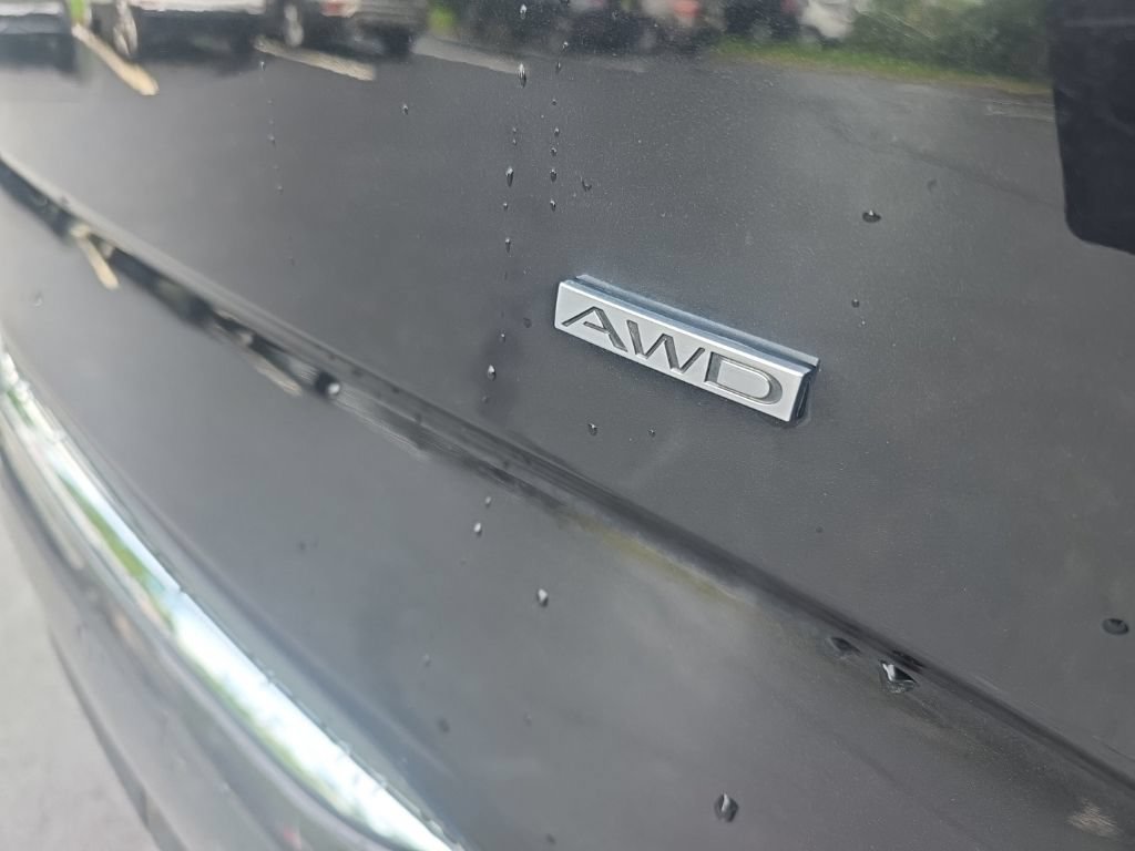 Used 2018 Buick Enclave Avenir w/ Avenir Technology Package AWD/4WD image 8