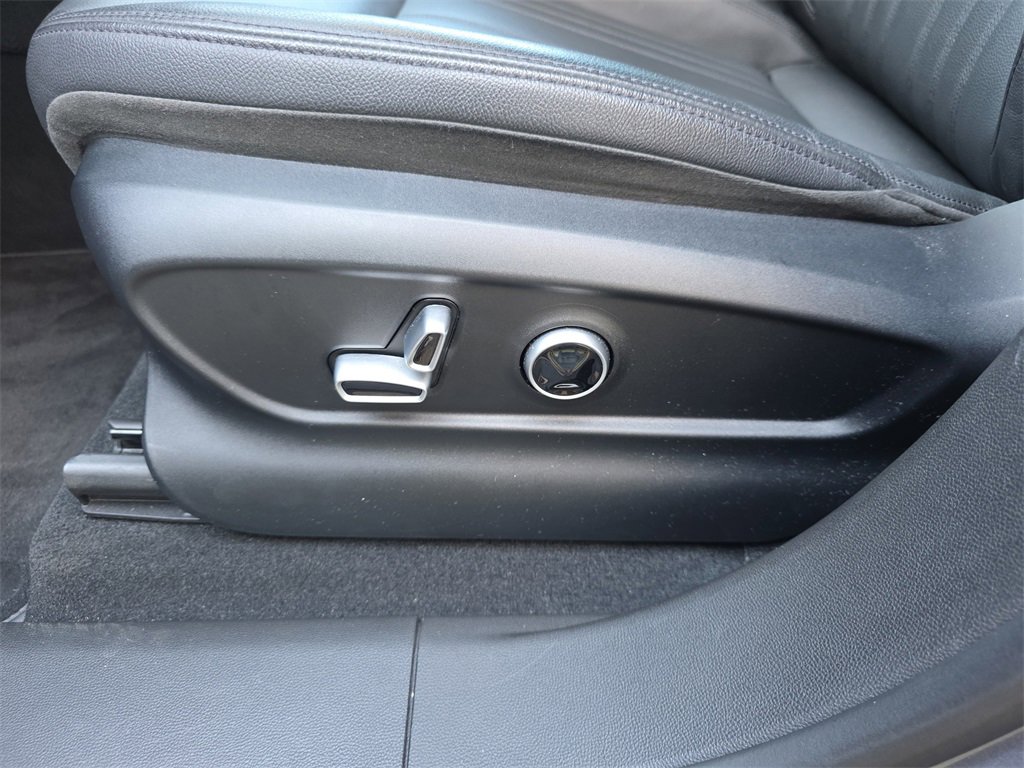 Used 2023 Maserati Grecale GT image 12