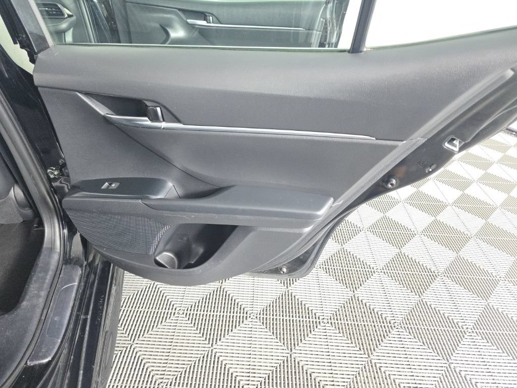 Used 2020 Toyota Camry SE FWD image 27