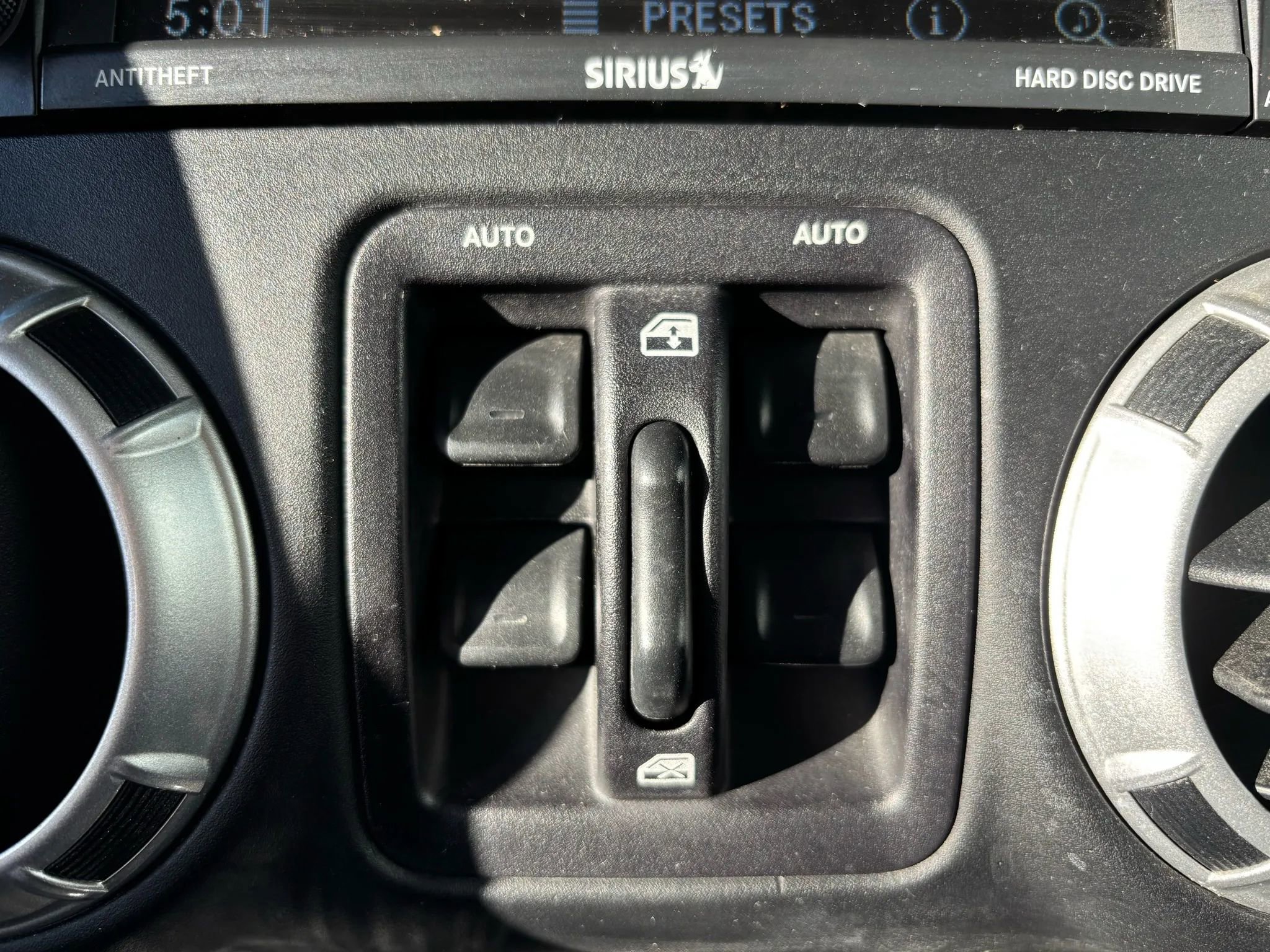 Used 2015 Jeep Wrangler Unlimited Rubicon w/ Connectivity Group image 23