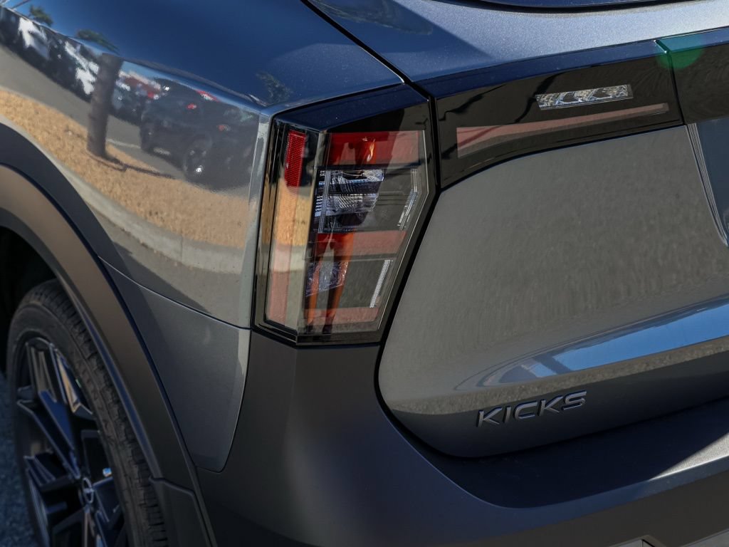 New 2026 Nissan Kicks SR FWD image 7
