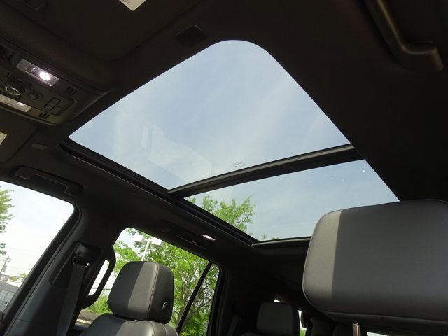 Used 2023 Chevrolet Tahoe LT w/ Luxury Package AWD/4WD image 12