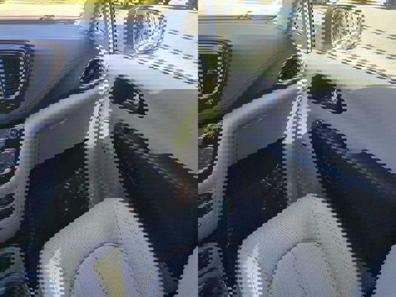 Used 2017 Chrysler Pacifica Limited image 14