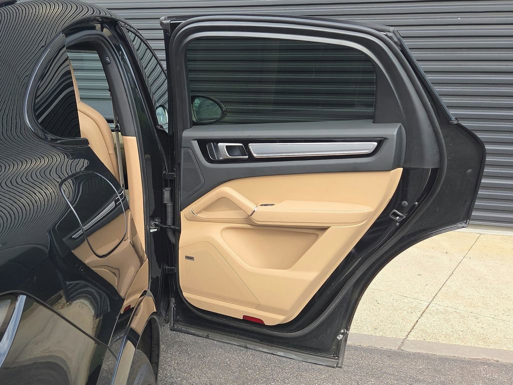 Certified 2023 Porsche Cayenne Platinum Edition AWD/4WD image 22