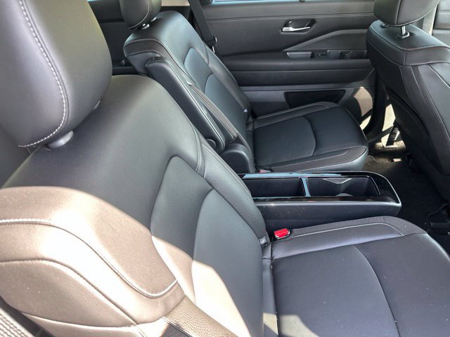 Used 2024 Nissan Pathfinder SL w/ SL Premium Package AWD/4WD image 32