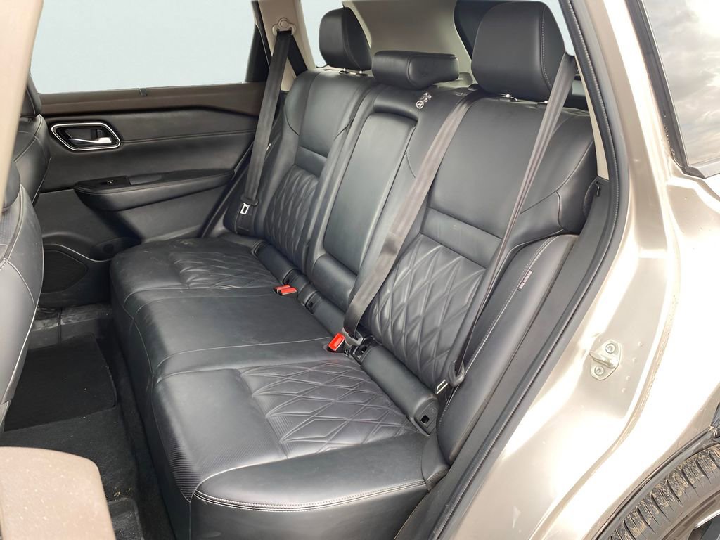 Used 2022 Nissan Rogue Platinum w/ Head-Up Display Package image 15