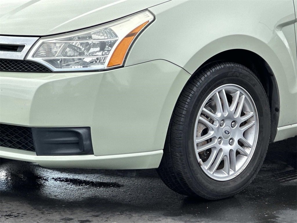 Used 2011 Ford Focus SE image 8