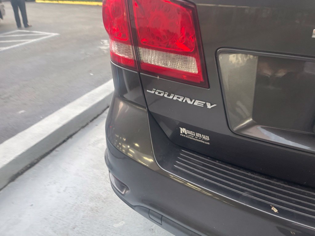 Used 2018 Dodge Journey SXT w/ Blacktop Package FWD image 9