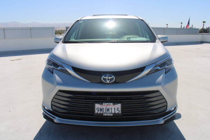 Certified 2024 Toyota Sienna Platinum FWD image 7