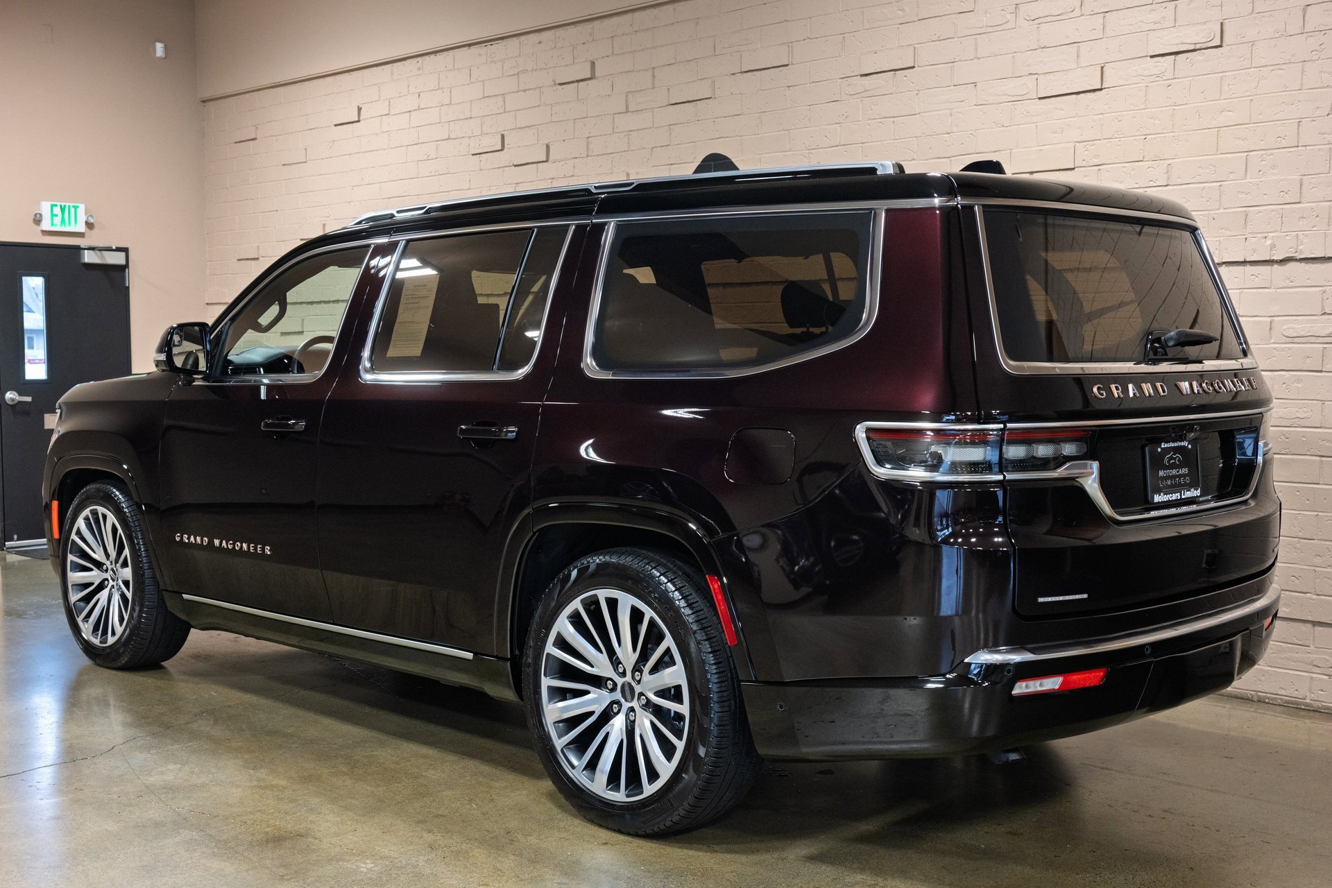 Used 2023 Jeep Grand Wagoneer Series III w/ Rear-Seat Entertainment Group image 8