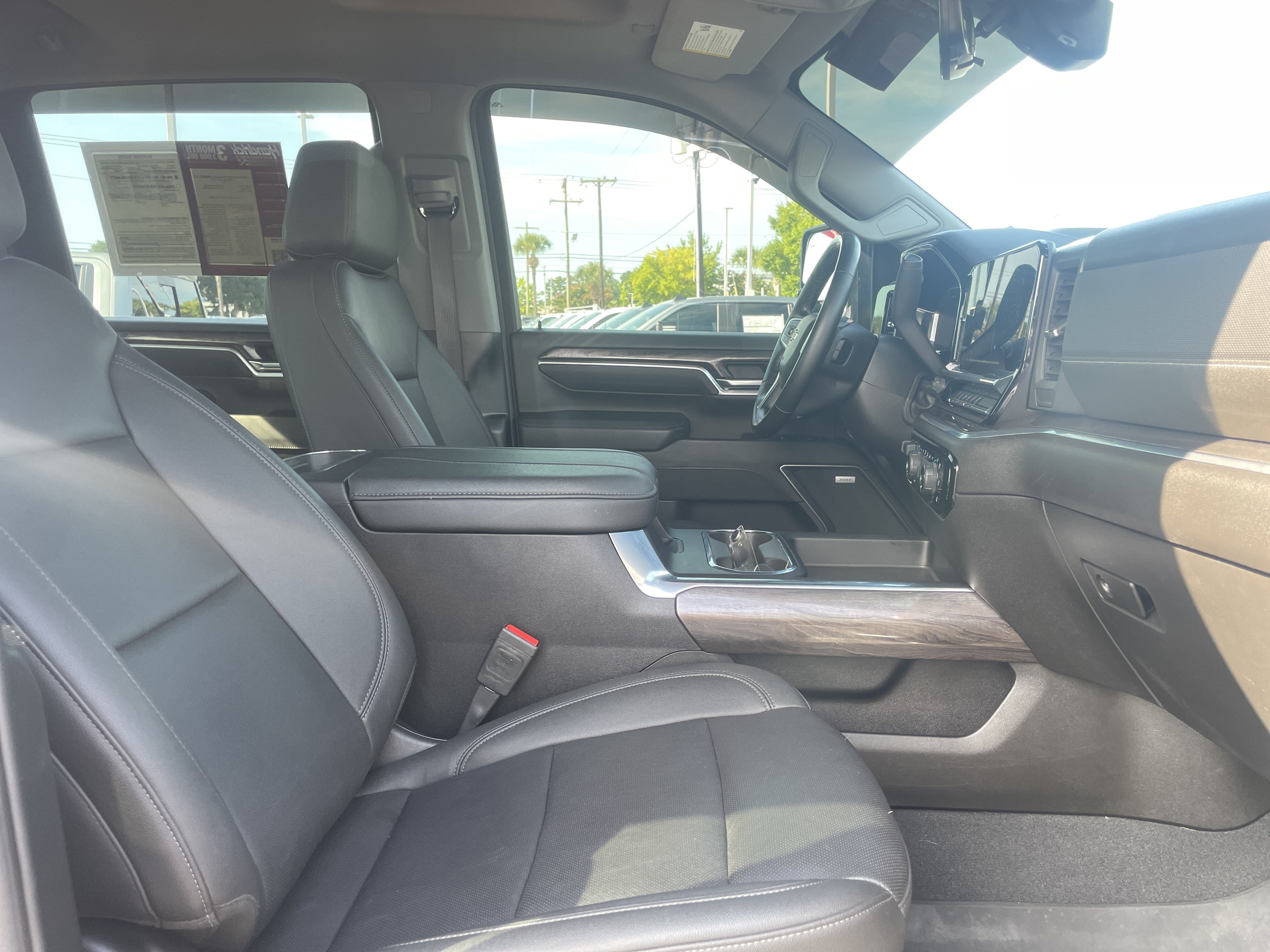 Used 2024 Chevrolet Silverado 2500 LTZ w/ LTZ Convenience Package AWD/4WD image 33