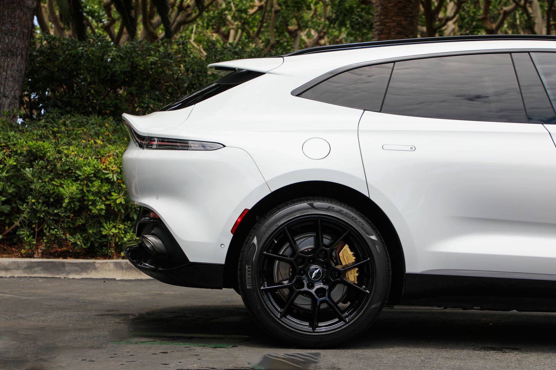 Used 2022 Aston Martin DBX AWD/4WD image 29