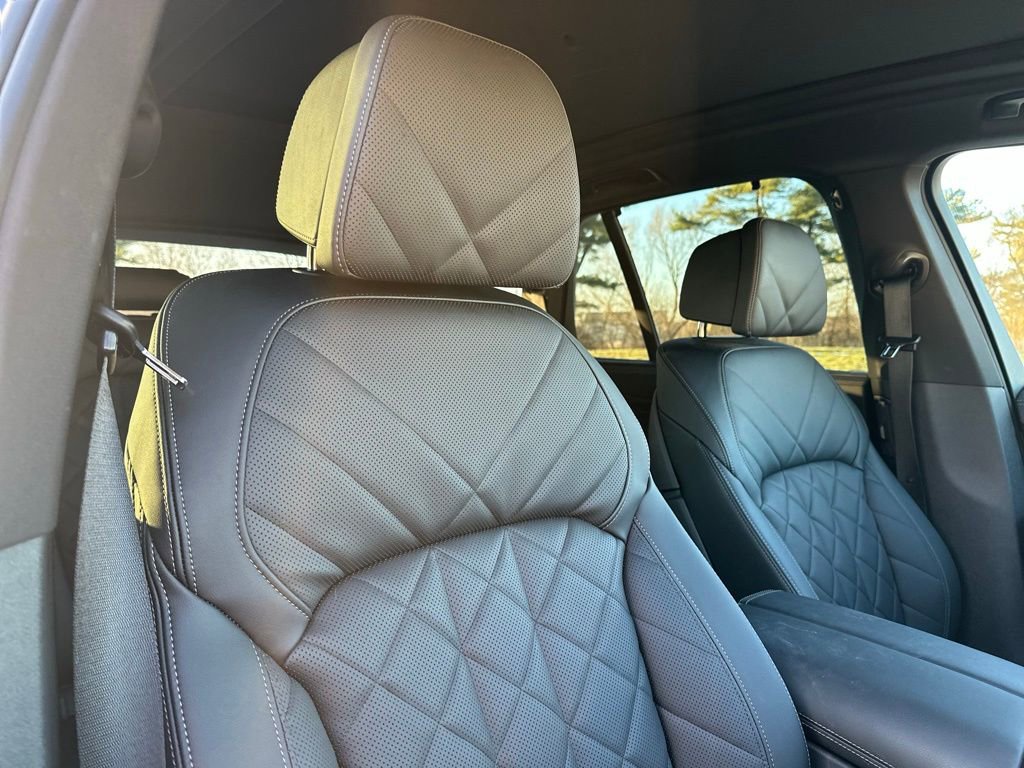 Certified 2025 BMW X5 M60i w/ Executive Package image 28
