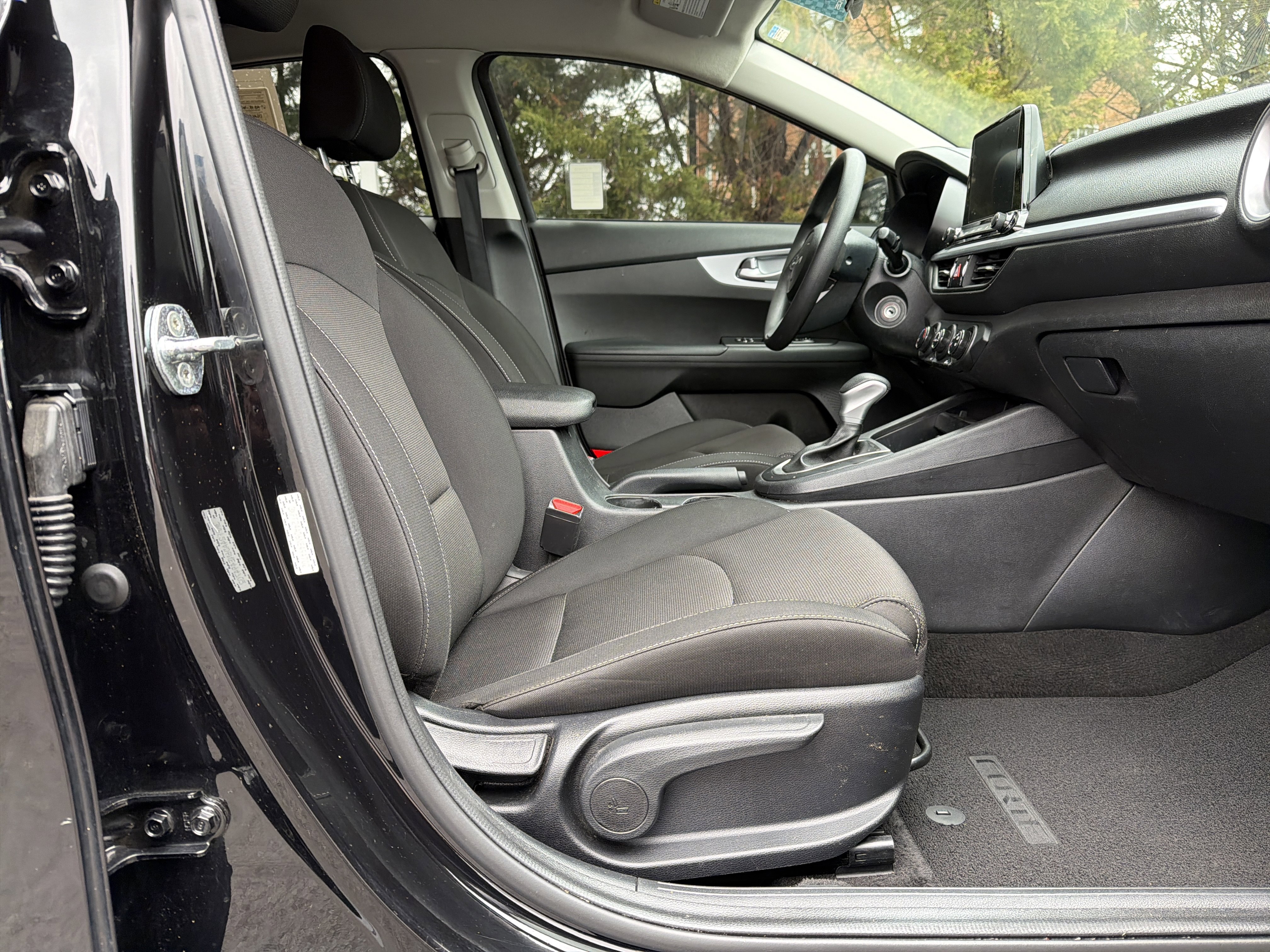 Used 2022 Kia Forte LXS w/ LXS Technology Package image 31