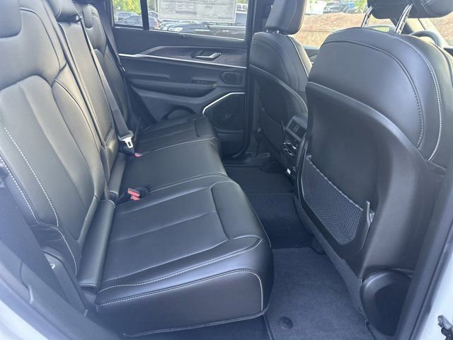 New 2025 Jeep Grand Cherokee Limited w/ Luxury Tech Group II image 15