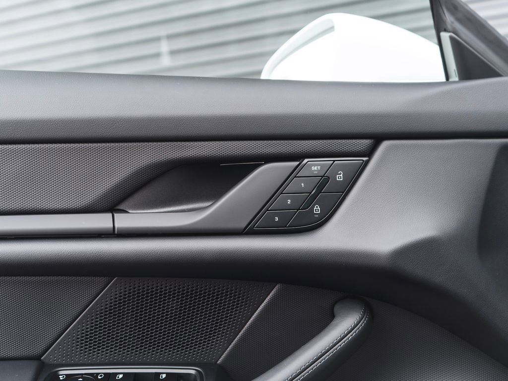 New 2026 Porsche Taycan image 28