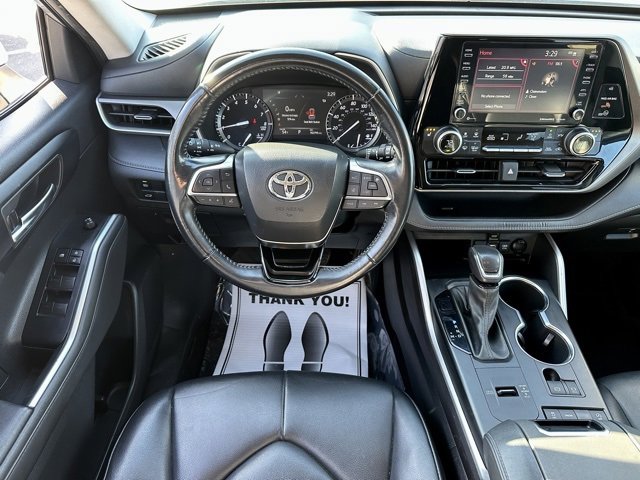 Used 2021 Toyota Highlander XLE image 16