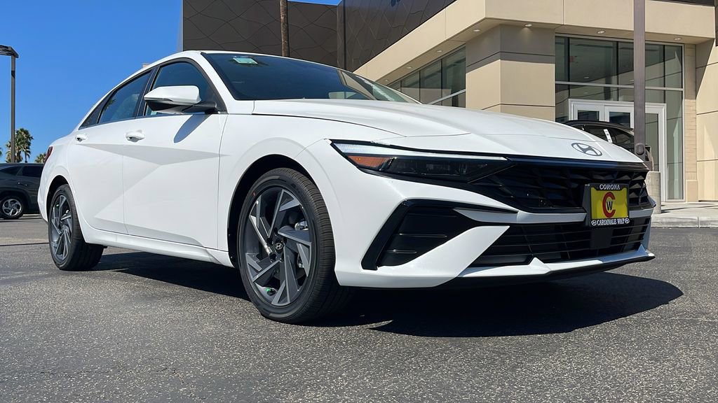 New 2025 Hyundai Elantra Limited image 5