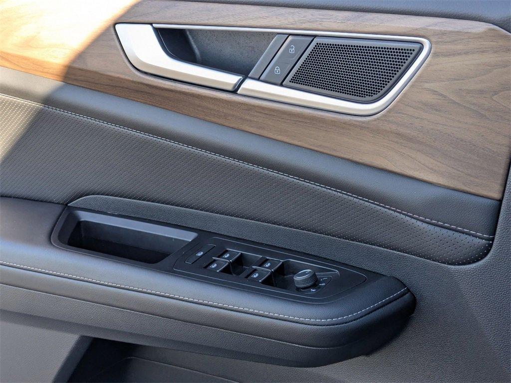 Used 2025 Volkswagen Atlas SE image 14