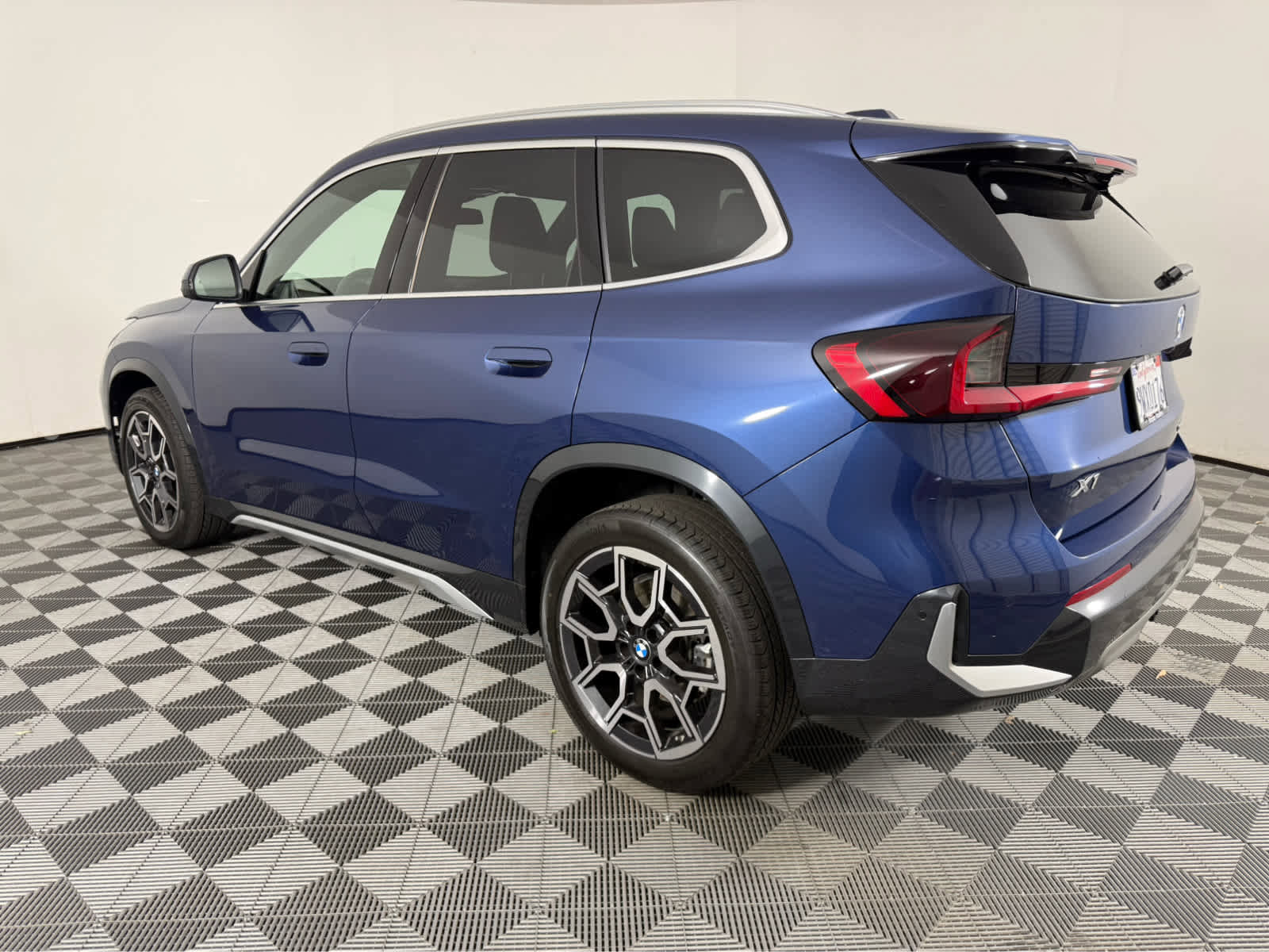 Certified 2025 BMW X1 xDrive28i w/ Premium Package AWD/4WD image 5