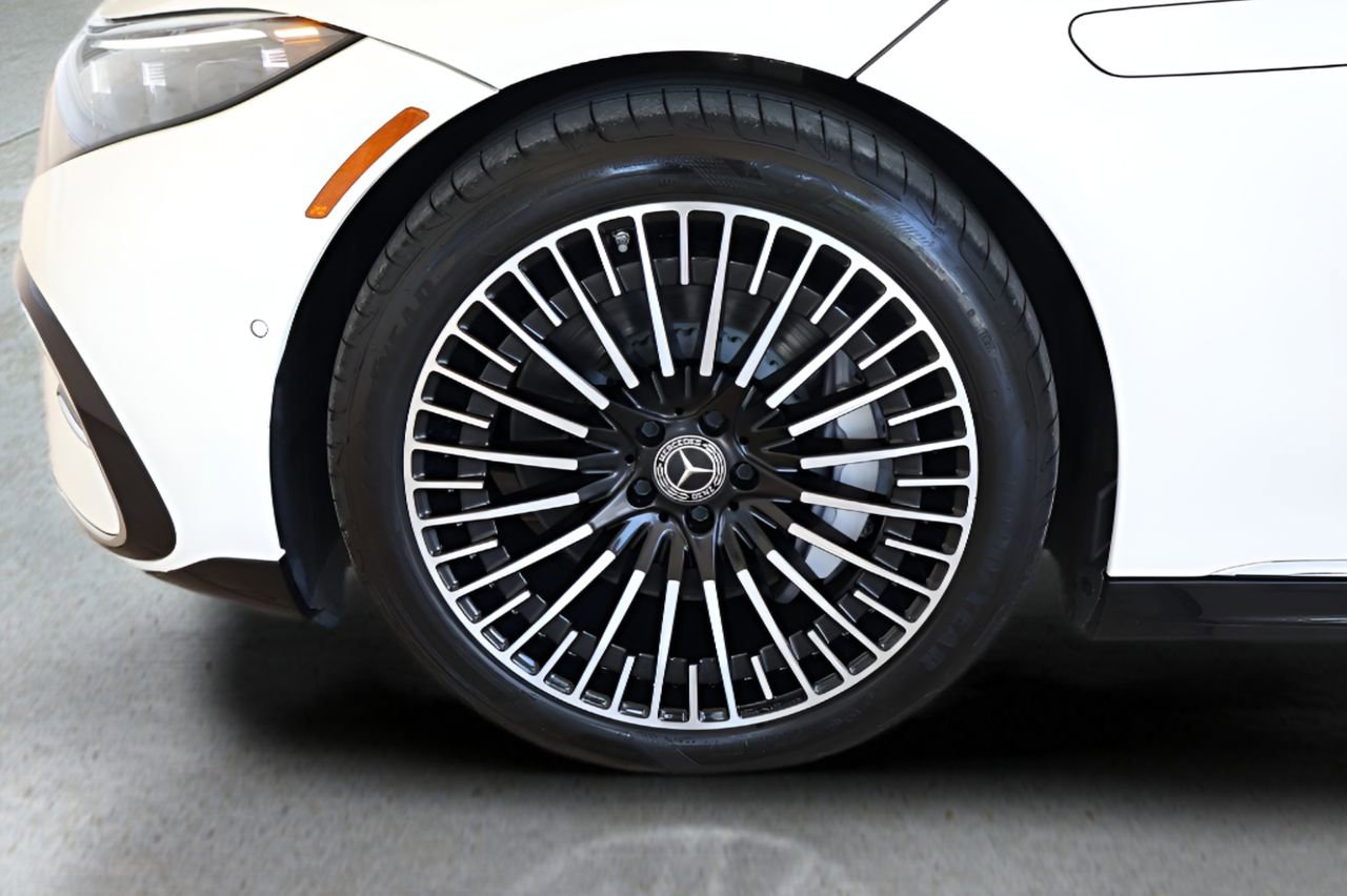 Used 2022 Mercedes-Benz EQS 580 4MATIC Sedan image 9