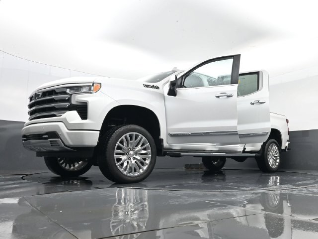 Used 2025 Chevrolet Silverado 1500 High Country w/ High Country Premium Package AWD/4WD image 36