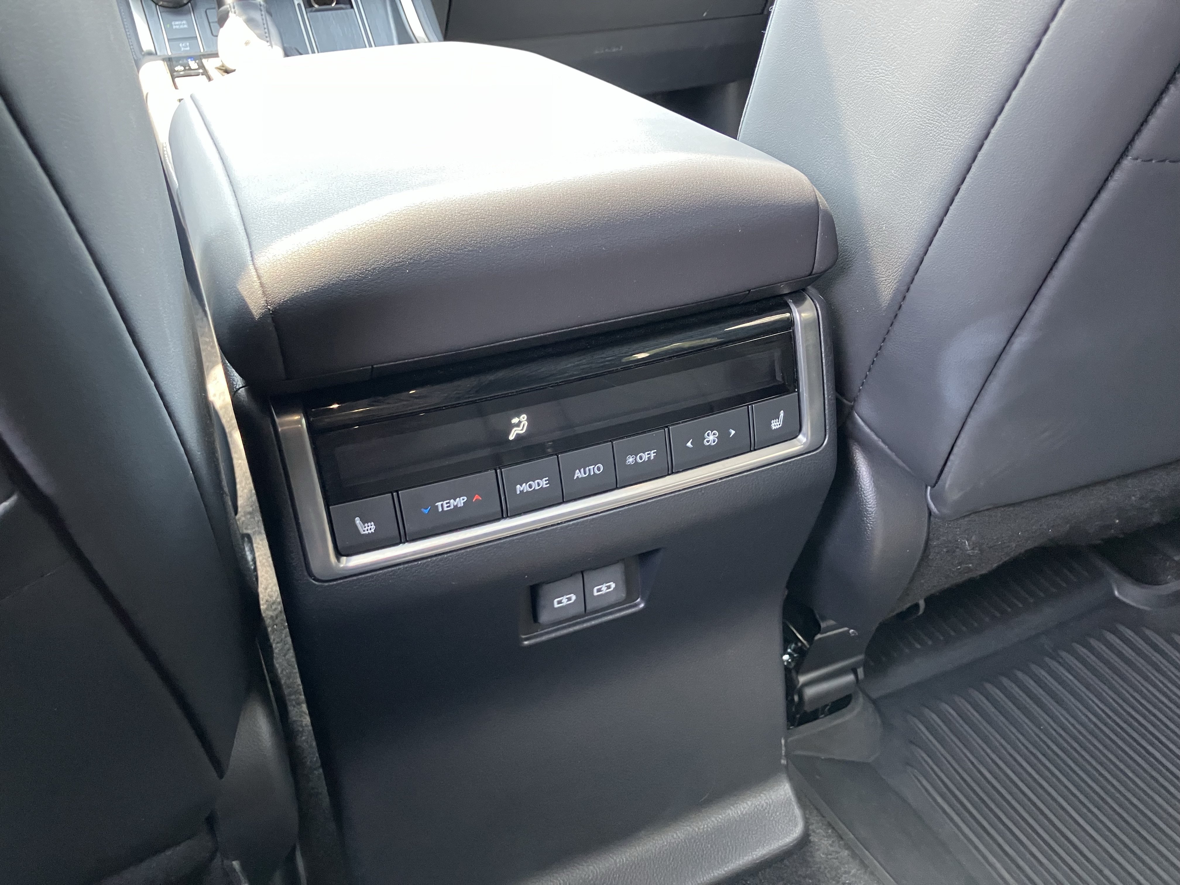 Used 2025 Lexus GX 550 w/ Accessory Package (2T) AWD/4WD image 35