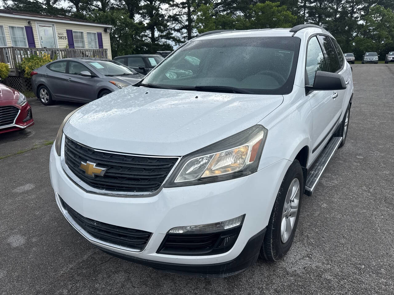 Used 2016 Chevrolet Traverse LS FWD image 2