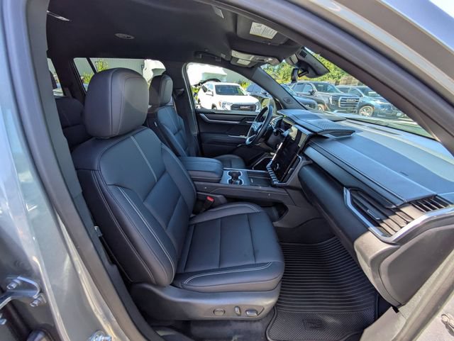 Used 2025 GMC Acadia Elevation w/ Elevation Premium Package FWD image 36