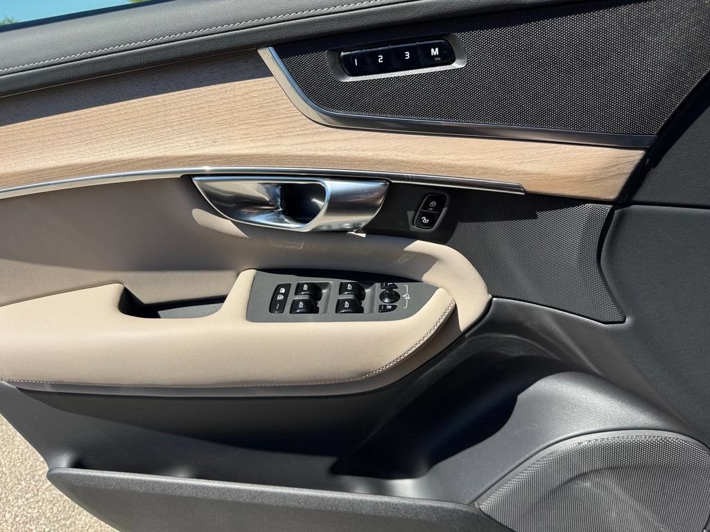 Certified 2025 Volvo XC90 B5 Plus AWD/4WD image 16