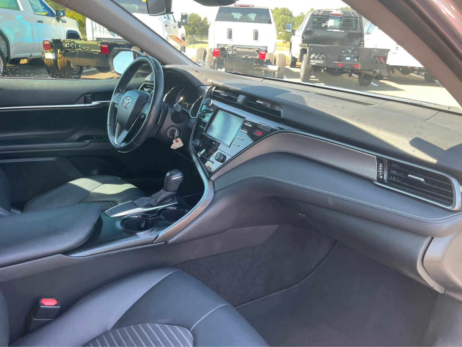 Used 2020 Toyota Camry SE FWD image 26