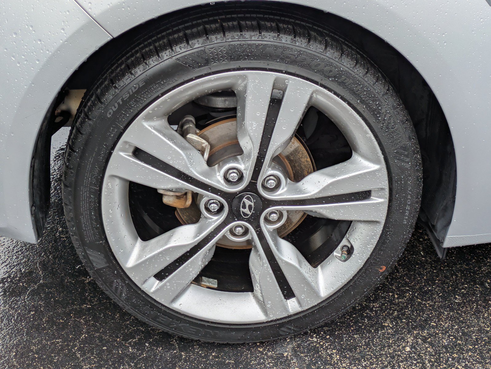 Used 2017 Hyundai Veloster Value Edition w/ Graphic Package (Lower Body) FWD image 8