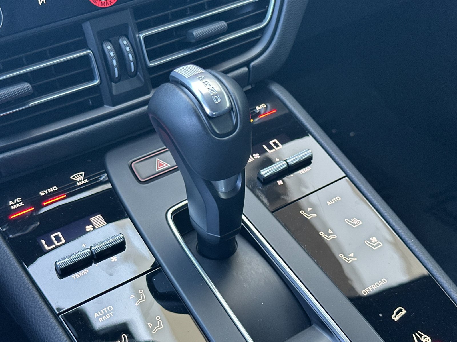 Certified 2026 Porsche Macan AWD/4WD image 17