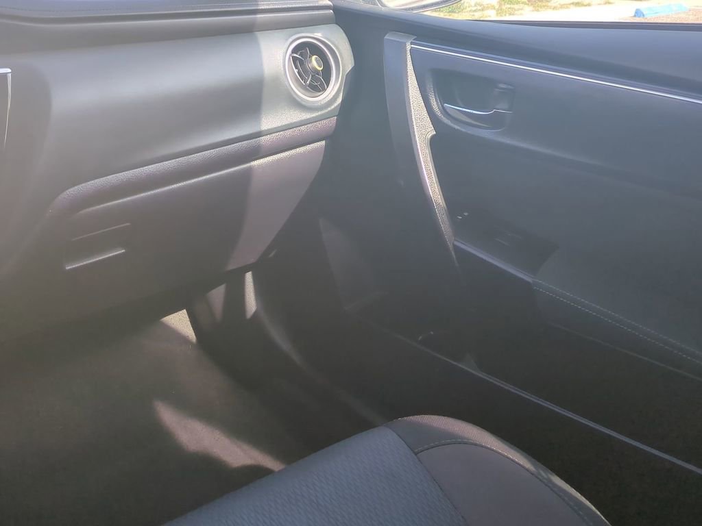 Used 2018 Toyota Corolla LE FWD image 18