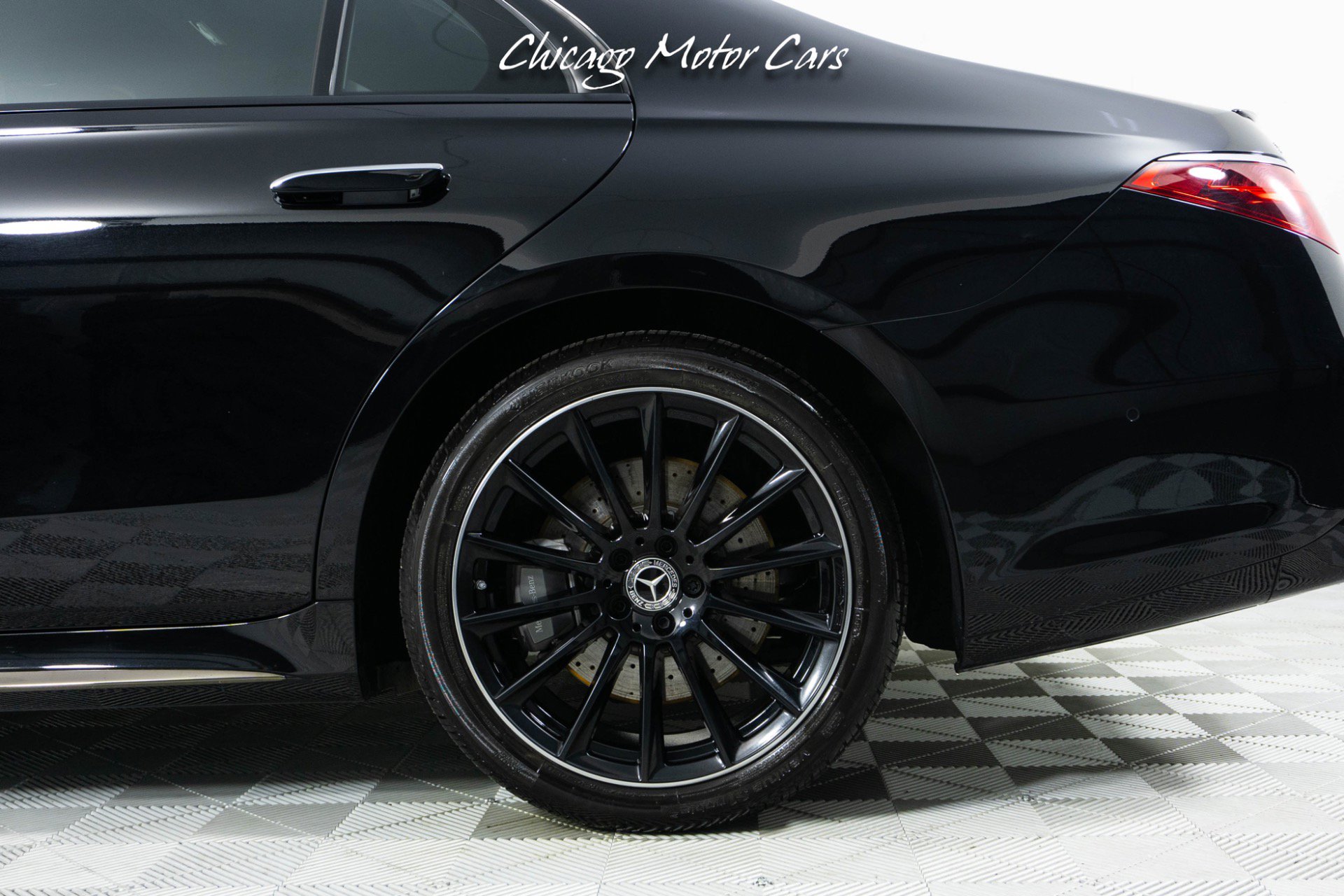 Used 2024 Mercedes-Benz S 580 4MATIC Sedan image 3