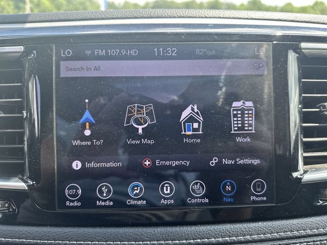 Used 2018 Chrysler Pacifica Limited w/ S Appearance Package FWD image 16