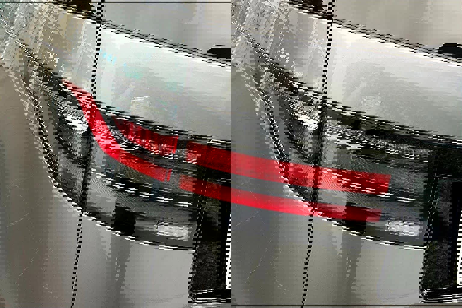 Used 2023 Land Rover Discovery S R-Dynamic image 28