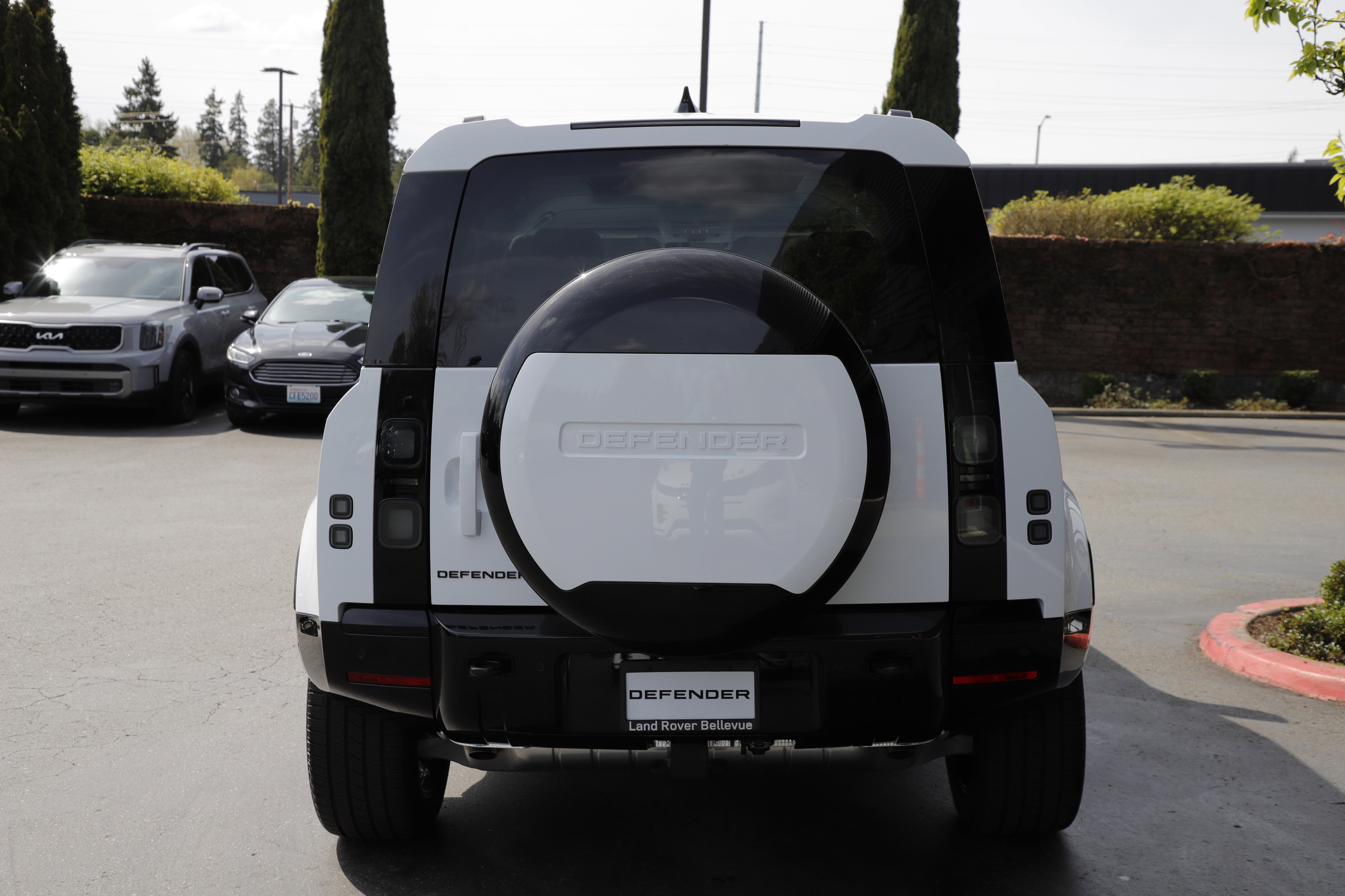 New 2026 Land Rover Defender 110 X-Dynamic SE image 5