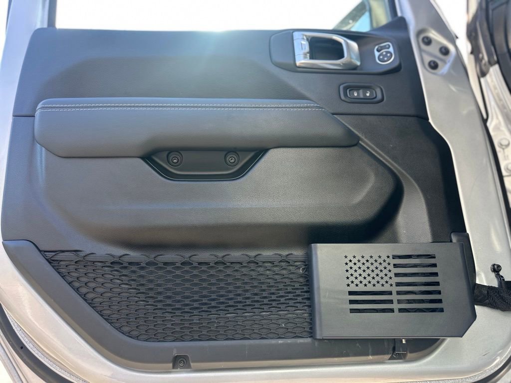 Used 2022 Jeep Wrangler Unlimited Sahara w/ Cold Weather Group image 16