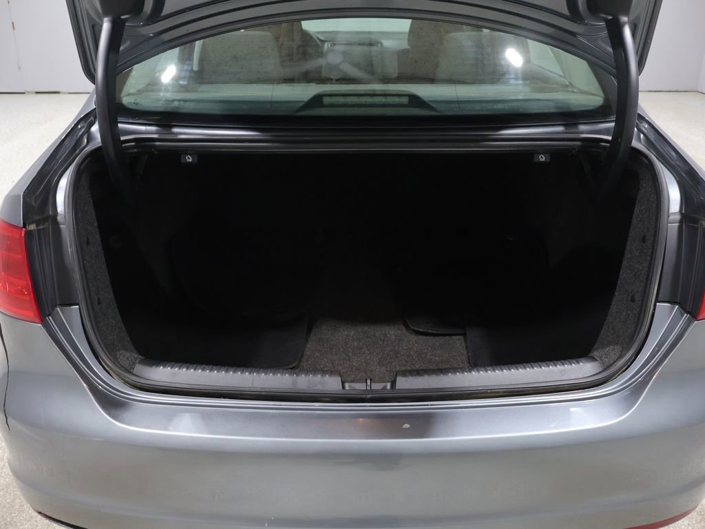 Used 2013 Volkswagen Jetta S image 4