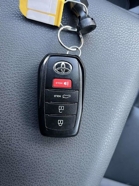 Used 2025 Toyota Camry SE image 28