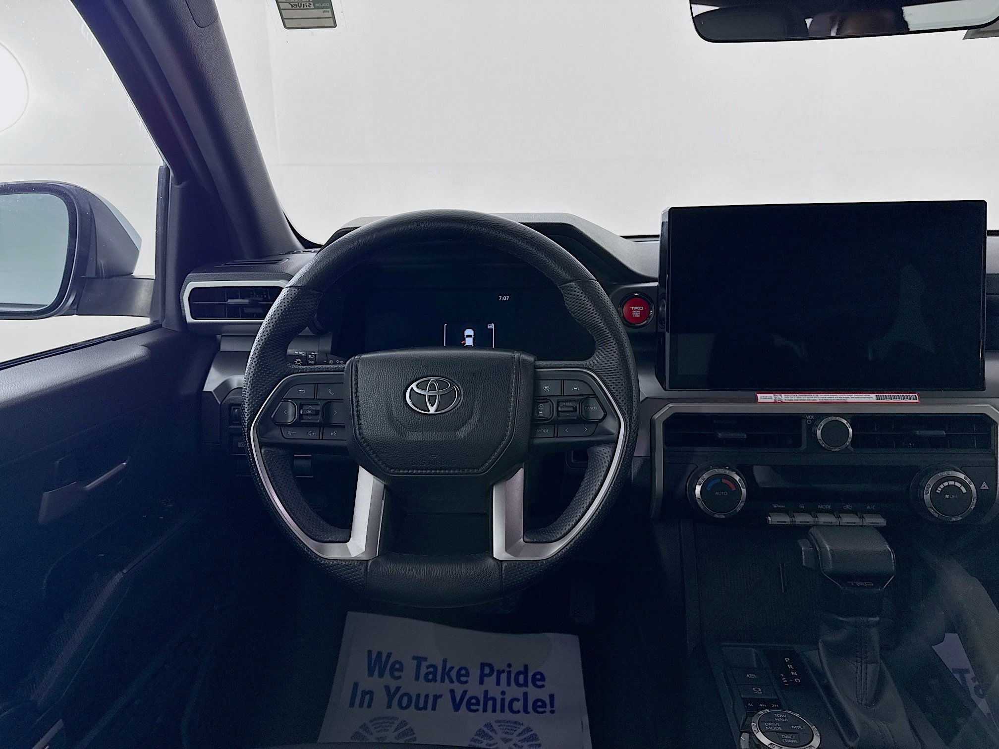 Certified 2025 Toyota Tacoma TRD Off-Road AWD/4WD image 20