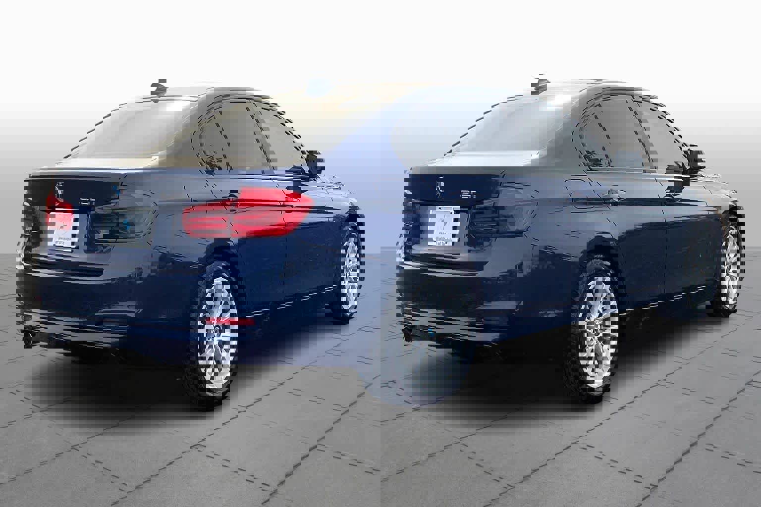 Used 2016 BMW 320i Sedan image 12