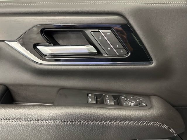 Used 2025 GMC Yukon Denali w/ Sun & Power Step Package image 18