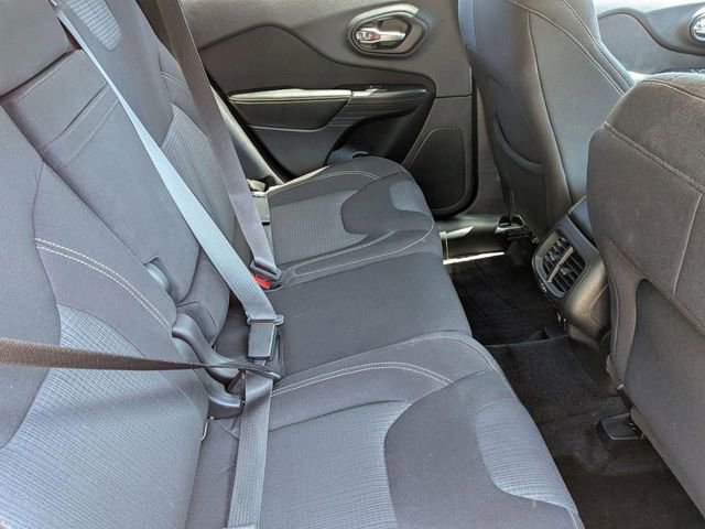 Used 2015 Jeep Cherokee Latitude w/ Comfort/Convenience Group AWD/4WD image 29