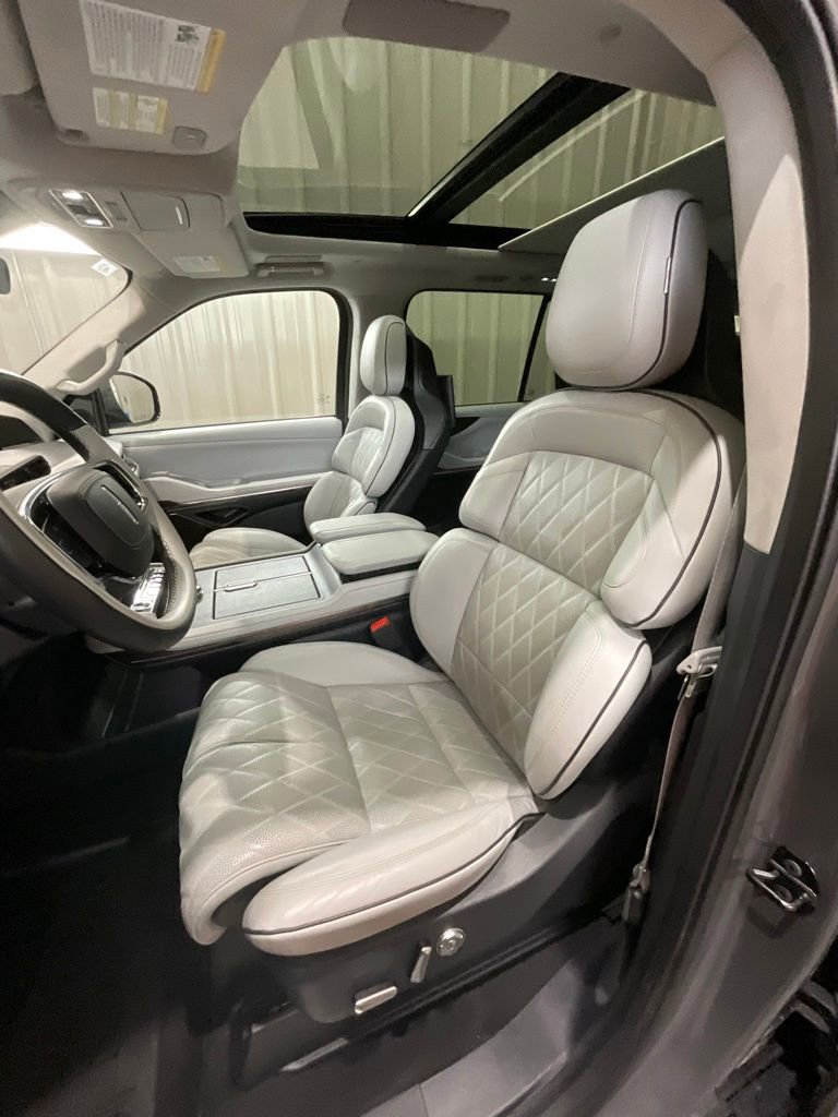Used 2025 Lincoln Navigator L Black Label w/ Black Label Special Edition image 10